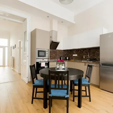 Appartement Kresz Geza 29 Westend Station 2 Bedrooms+living Ac Boedapest