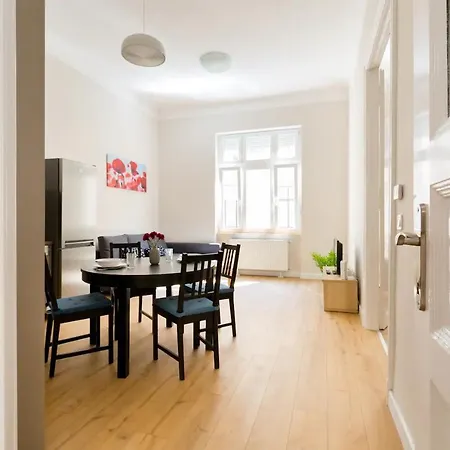 Kresz Geza 29 Westend Station 2 Bedrooms+living Ac Lägenhet