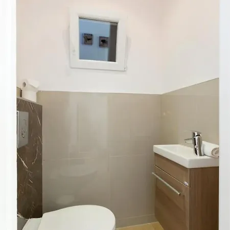 Kresz Geza 29 Westend Station 2 Bedrooms+living Ac Lägenhet *