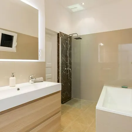 Lägenhet Kresz Geza 29 Westend Station 2 Bedrooms+living Ac Budapest