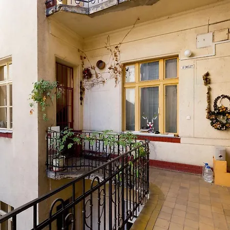 Kresz Geza 29 Westend Station 2 Bedrooms+living Ac Lägenhet *